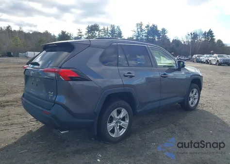 2019 Toyota Rav4 Xle z USA, uszkodzony, nr VIN JTMP1RFV5KD520273